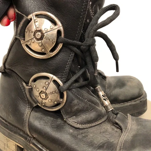 NEW ROCK MENS BLACK LEATHER METAL
HARDWARE LACE UP CYBER PUNK BOOTS SZ 9.5/10 - Picture 4 of 11